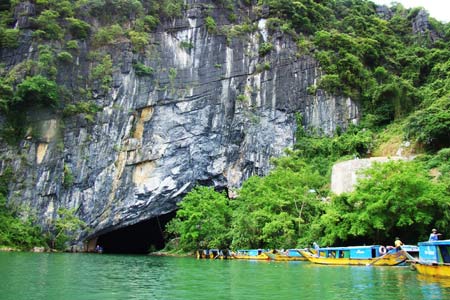 Hue -Phong Nha Cave